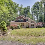 Pocono Lake Vacation Rental With Community Amenities
