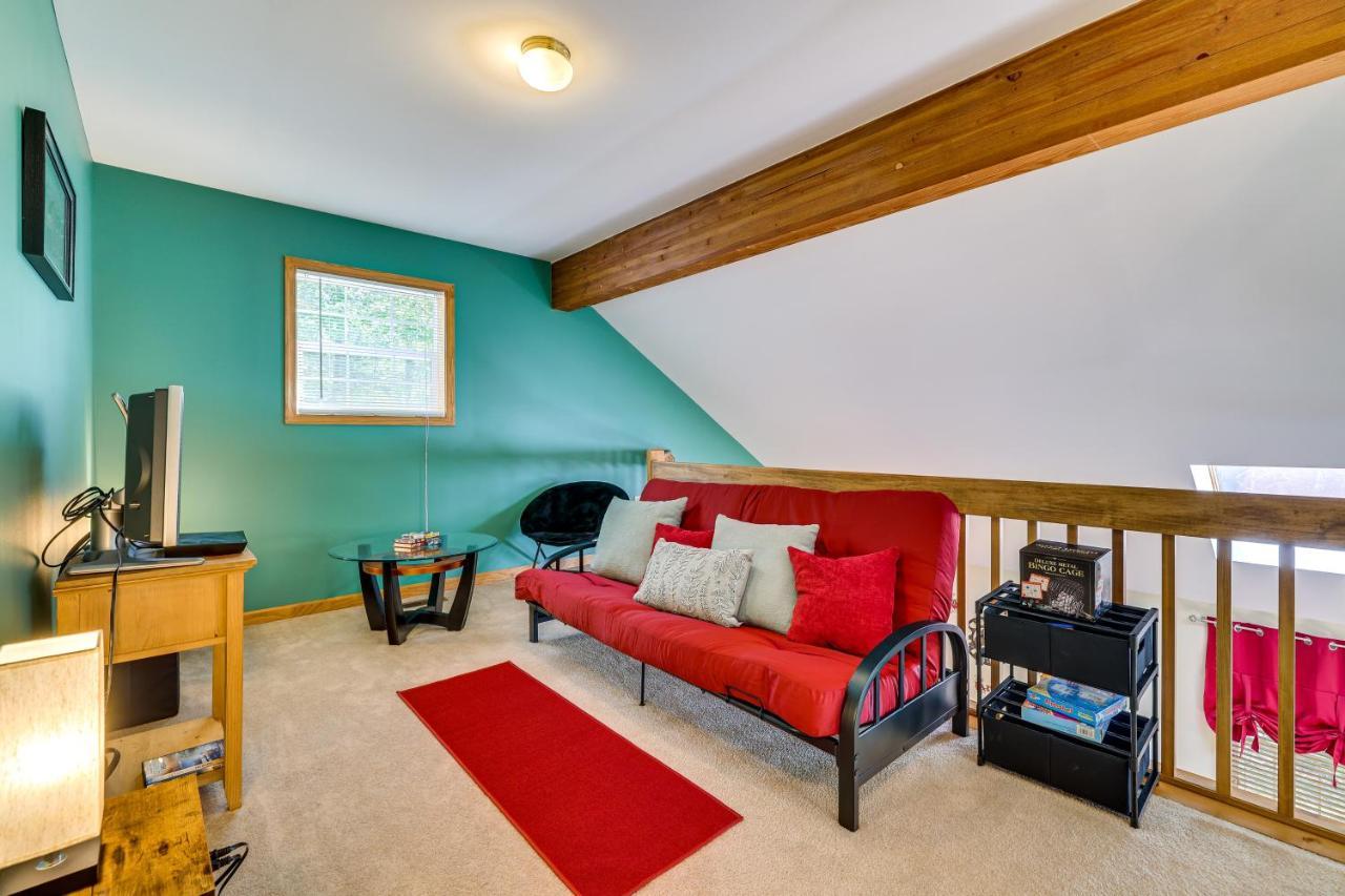 Pocono Vacation With Community Amenities Holiday home *