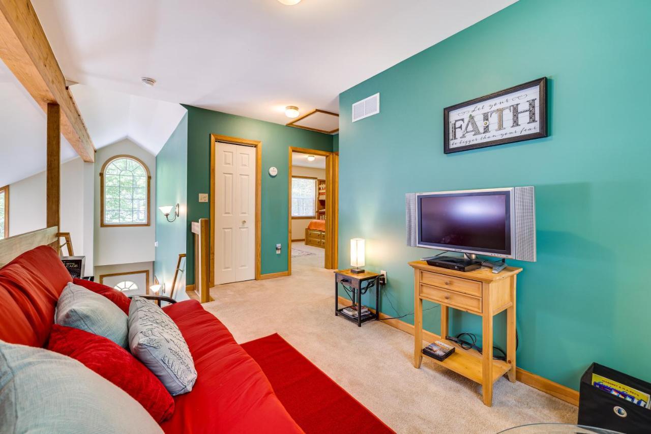 Holiday home Pocono Vacation With Community Amenities *