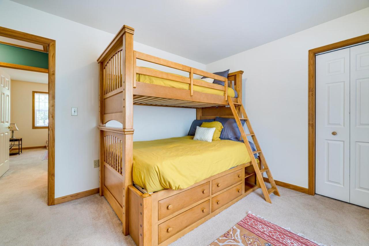 Pocono Vacation With Community Amenities Holiday home