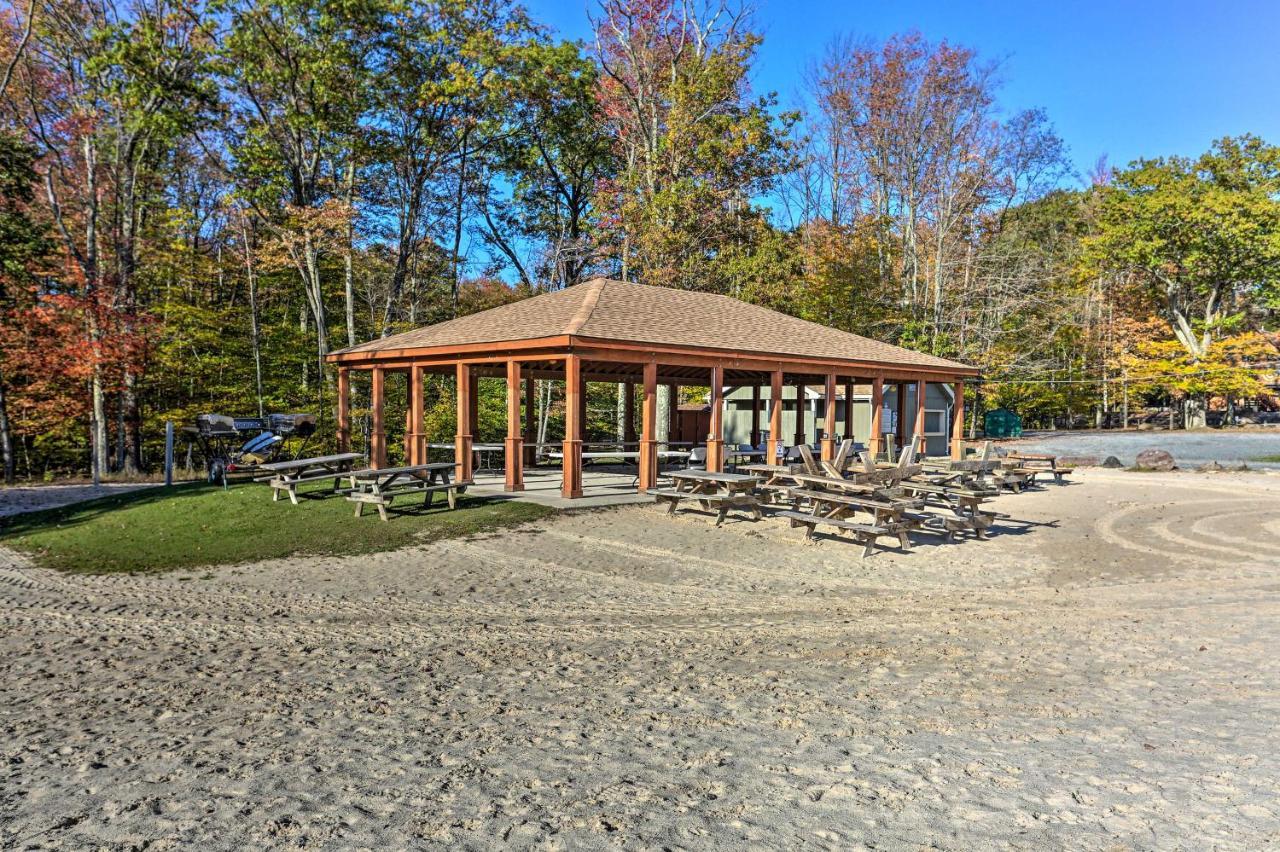 Pocono Vacation With Community Amenities *