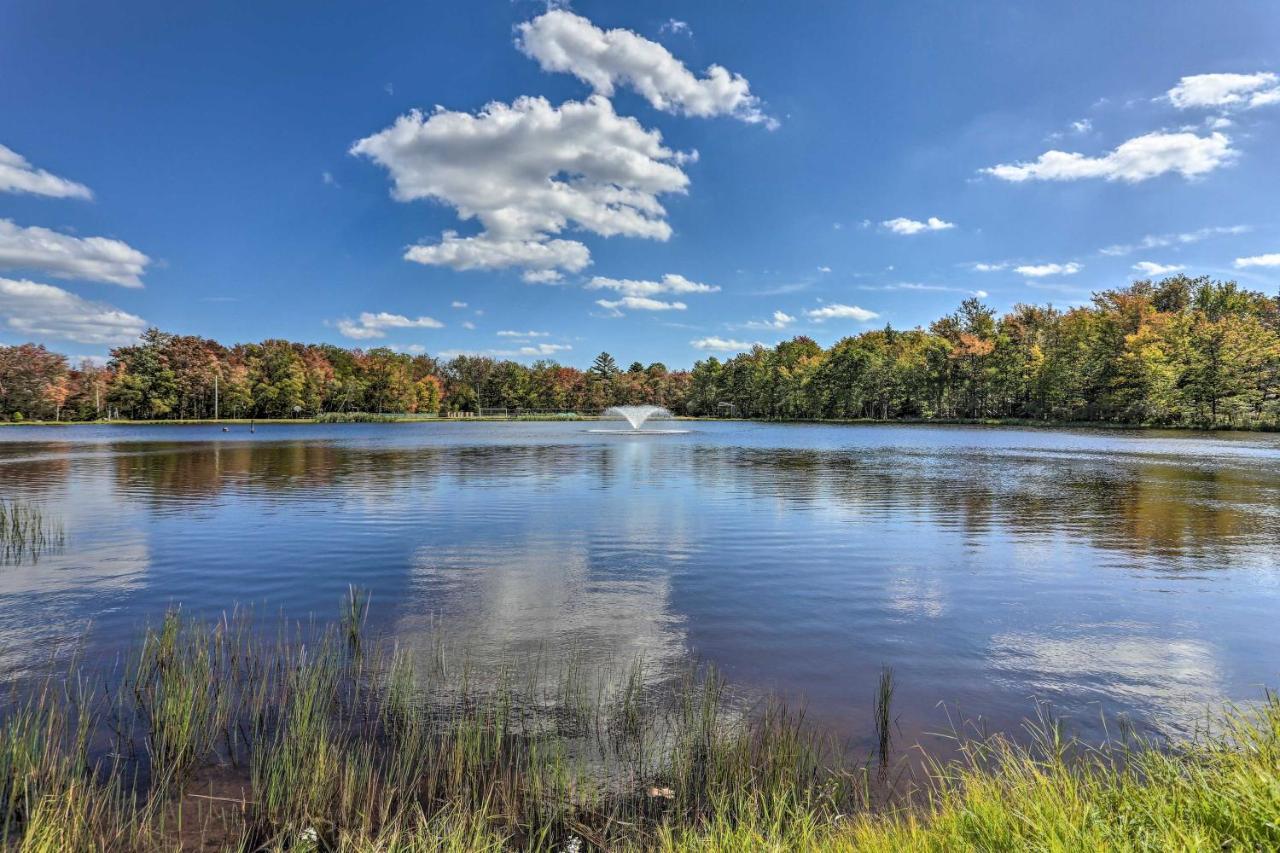 Pocono Vacation With Community Amenities * Pocono Lake